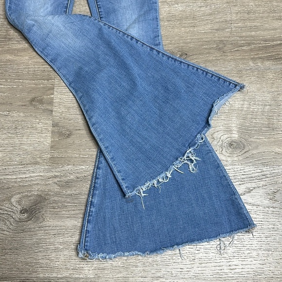 We The Free Free People Button-Fly High Rise Flare Jeans Blue Wash Sz 25 - Picture 4 of 12